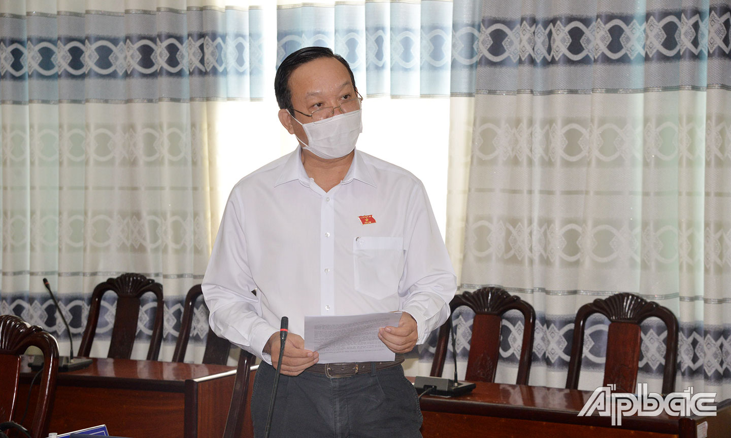 Đại biểu Nguyễn Văn Dương phát biểu tại buổi thảo luận tổ.