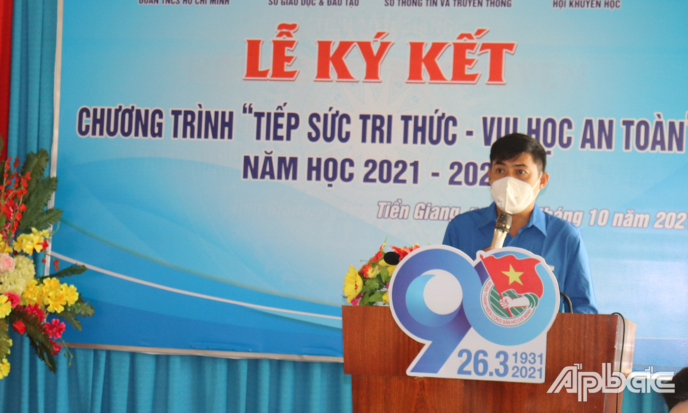 Đồng chí Nguyễn Quang Minh, Phó Bí thư Tỉnh đoàn, Chủ tịch Hội đồng Đội tỉnh Tiền Giang phát động chương trình 