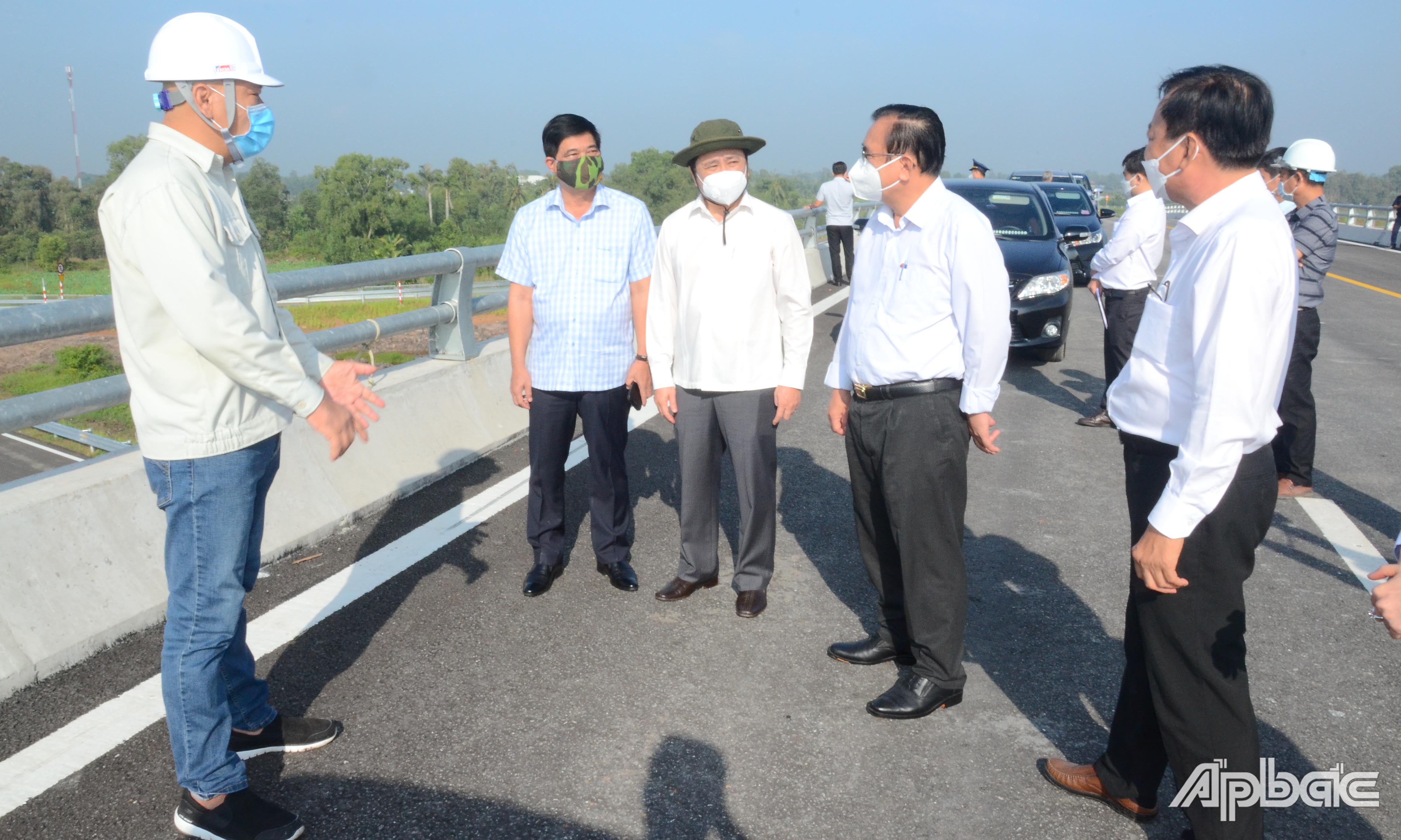 Lãnh đạo tỉnh kiểm tra tiến độ Dự án tại nút giao Thân Cửu Nghĩa.