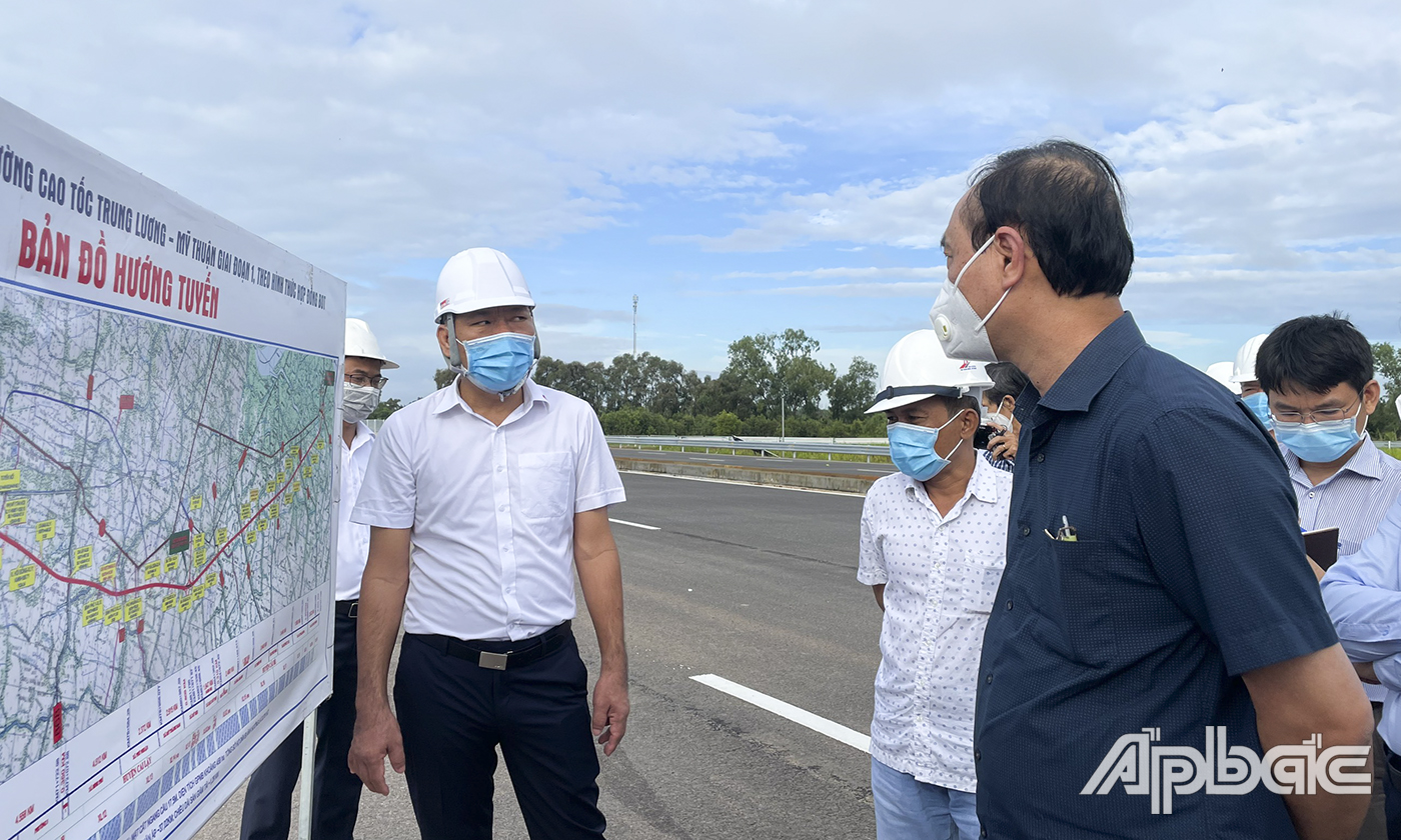 Thứ trưởng Bộ GTVT kiểm tra tiến độ Dự án.