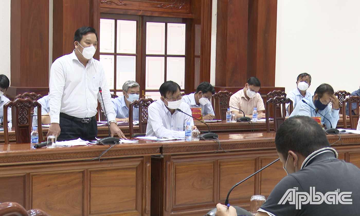 Trưởng ban Quản lý các KCN tỉnh Tiền Giang Nguyễn Nhật Trường phát biểu tại buổi làm việc.