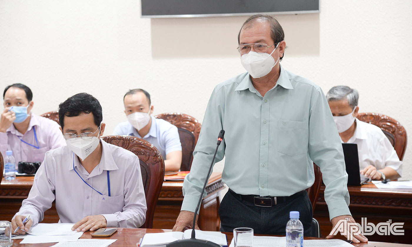 Chủ tịch UBND TX. Cai Lậy Trần Văn Thức phát biểu tại buổi tiếp công dân.