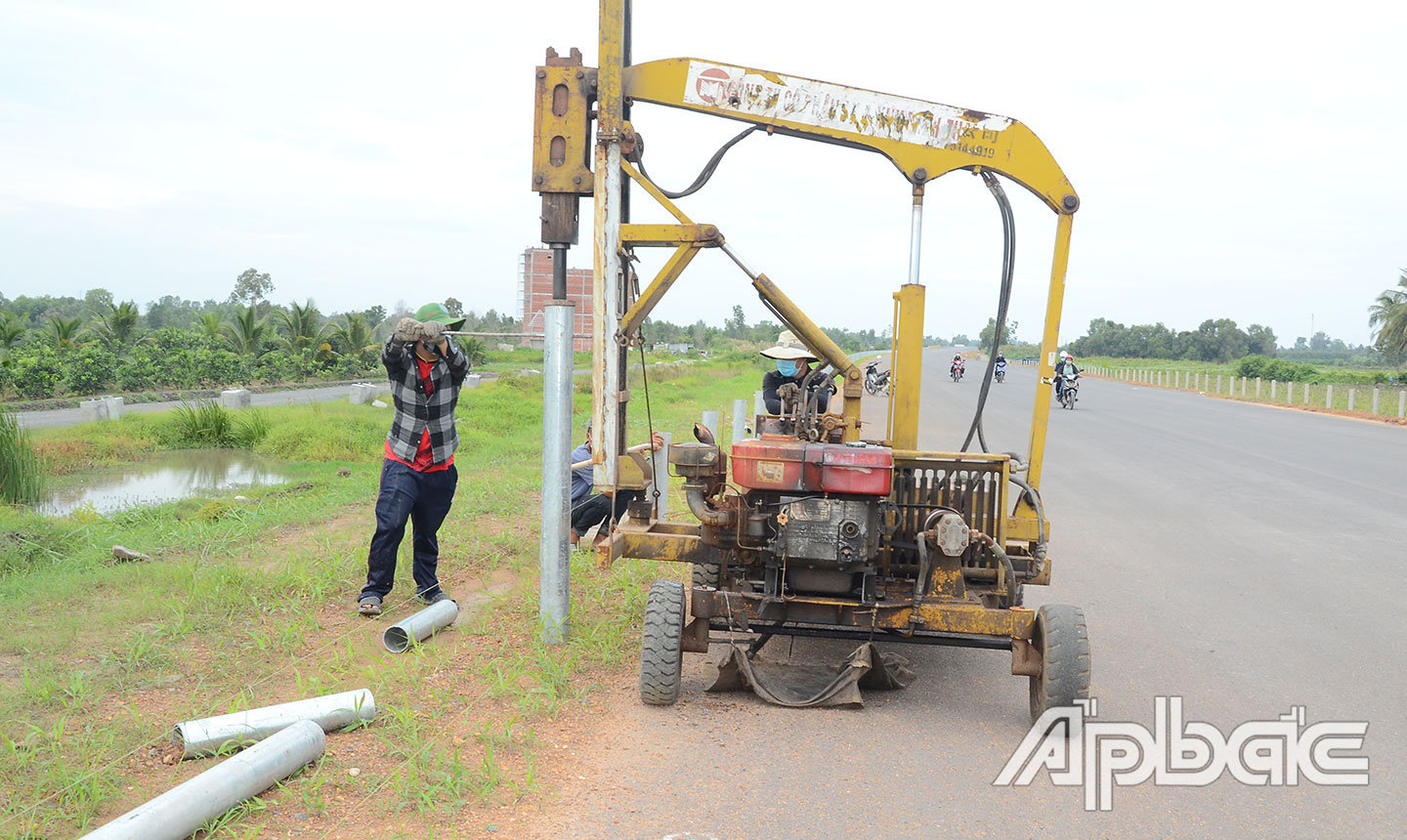  Thi công phần taluy tuyến cao tốc.