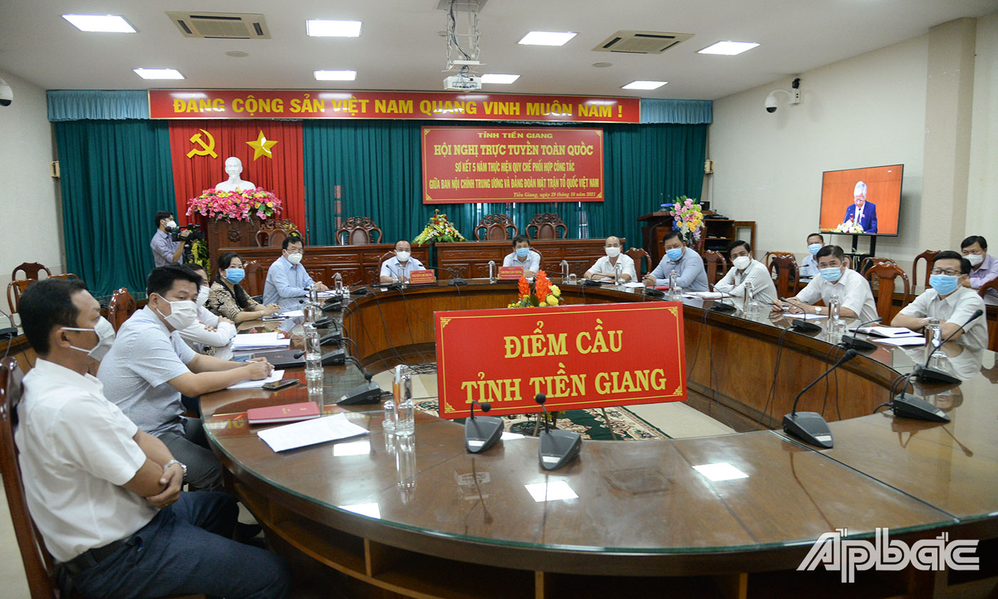 Quang cảnh tại điểm cầu Tiền Giang.