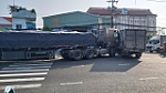 Xe đầu kéo tông xe tải quay đầu trên Quốc lộ 60