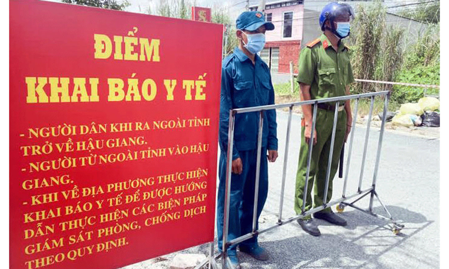 Quản lý chặt chẽ công dân khi ra, vào địa bàn.