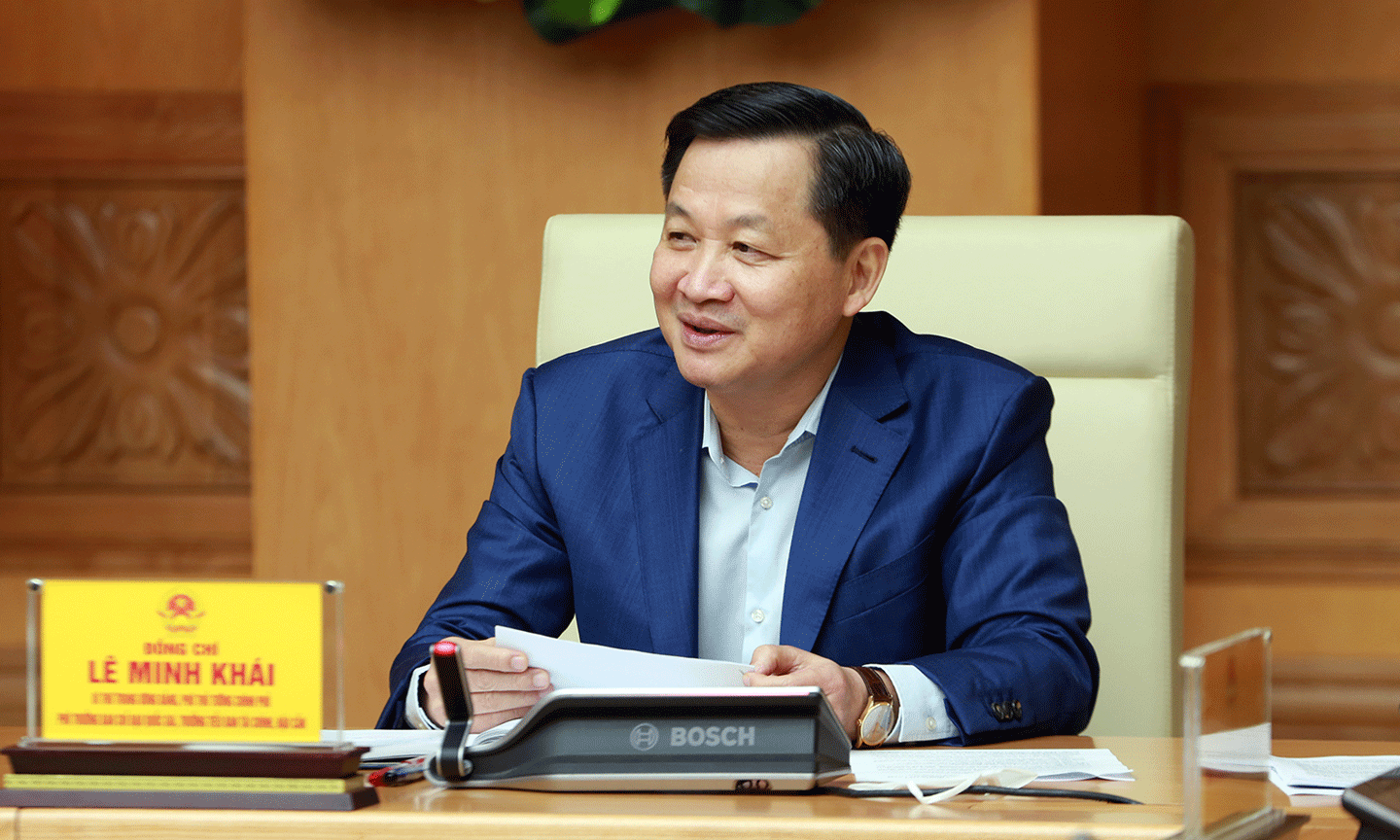Phó Thủ tướng Lê Minh Khái yêu cầu Bộ Y tế tổ chức, tính toán phương án mua sắm tập trung một số vật tư, trang thiết bị, sinh phẩm, thuốc điều trị… hợp lý, phù hợp với tình hình thực tế, đảm bảo đúng quy trình, công khai, minh bạch, rõ ràng - Ảnh: VGP/Đình Nam