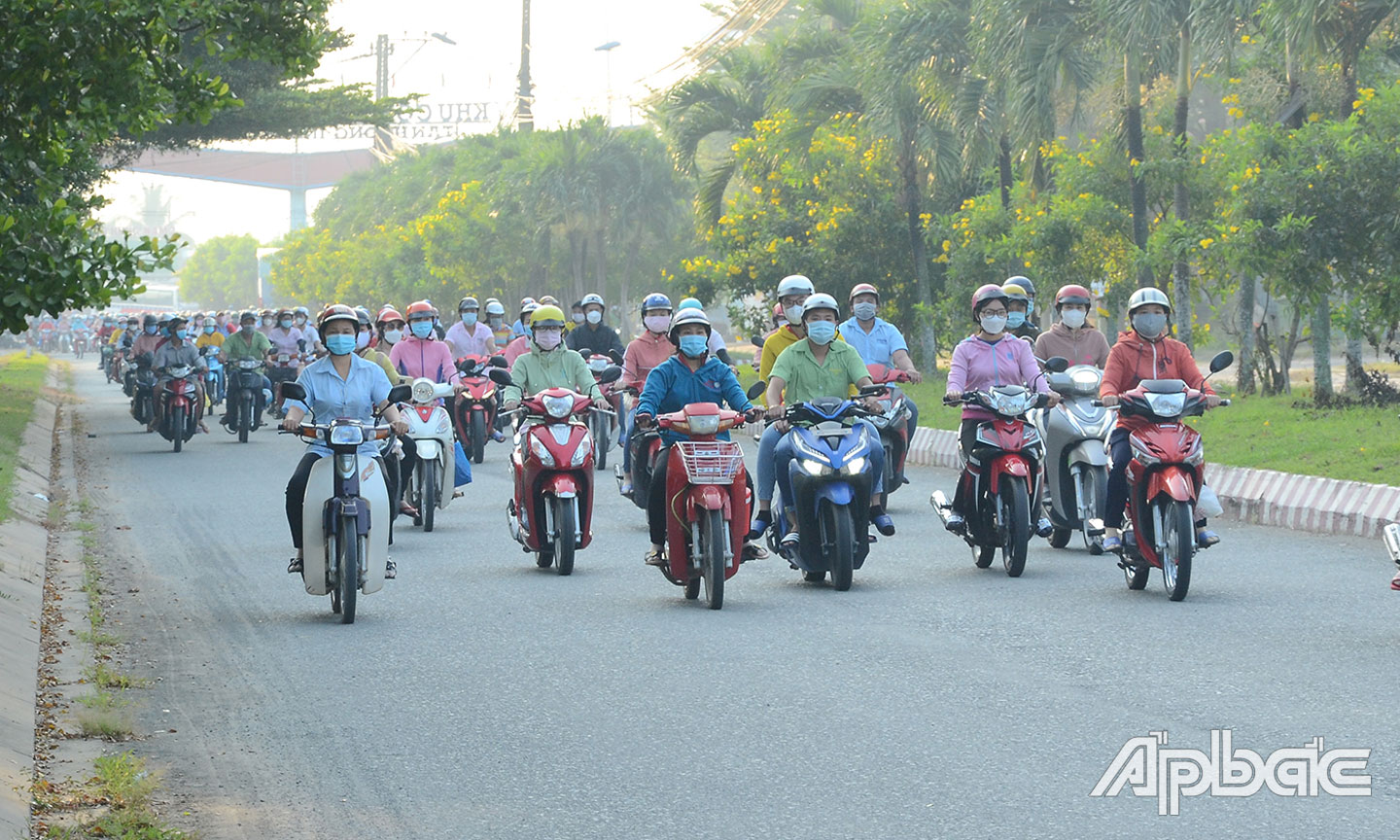 Nhiều DN  trong Khu Công nghiệp Tân Hương  đã hoạt động trở lại.