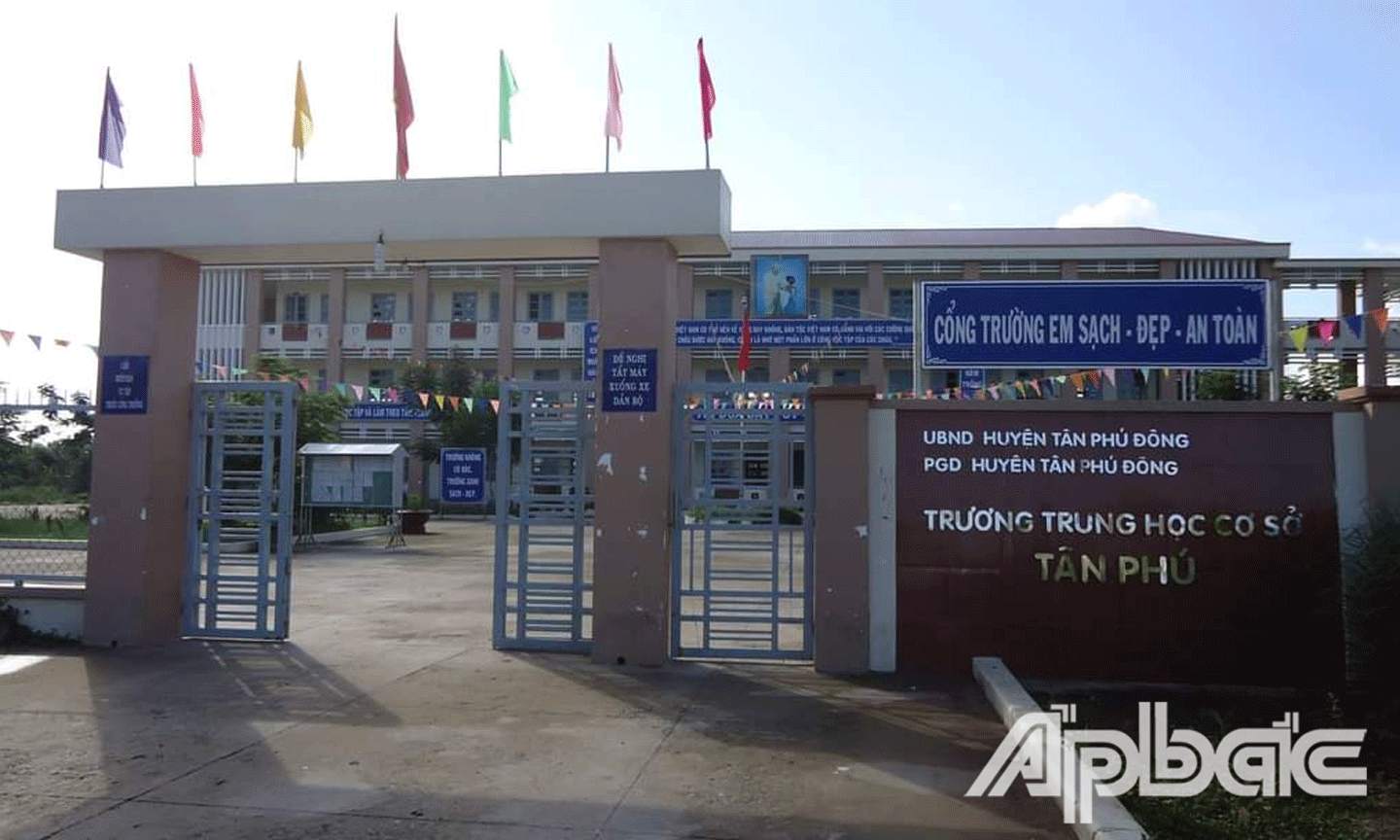 Các trường THCS, THPT trên địa bàn huyện Tân Phú Đông đã sẵn sàng đón học sinh trở lại trường. (Trong ảnh Trường THCS Tân Phú, huyện Tân Phú Đông. 