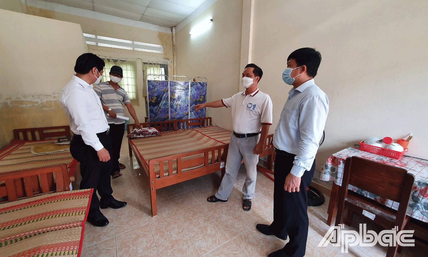 Kiểm tra khi nội trú cho giáo viên. 