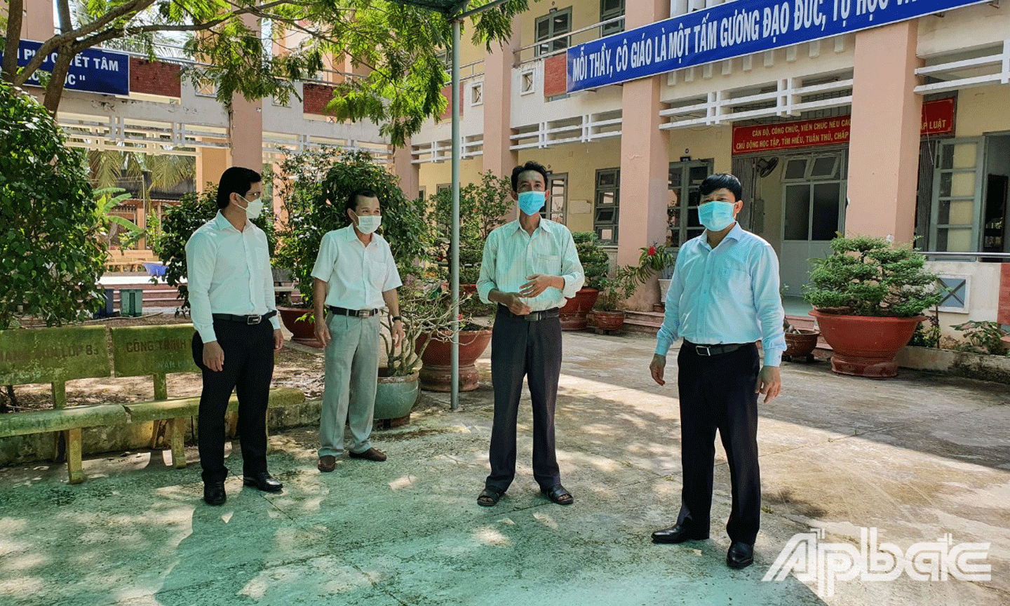 Kiểm tra tại Trường THCS Tân Phú. 