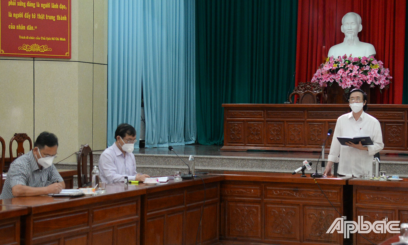 Đồng chí Nguyễn Văn Danh phát biểu tại cuộc họp.