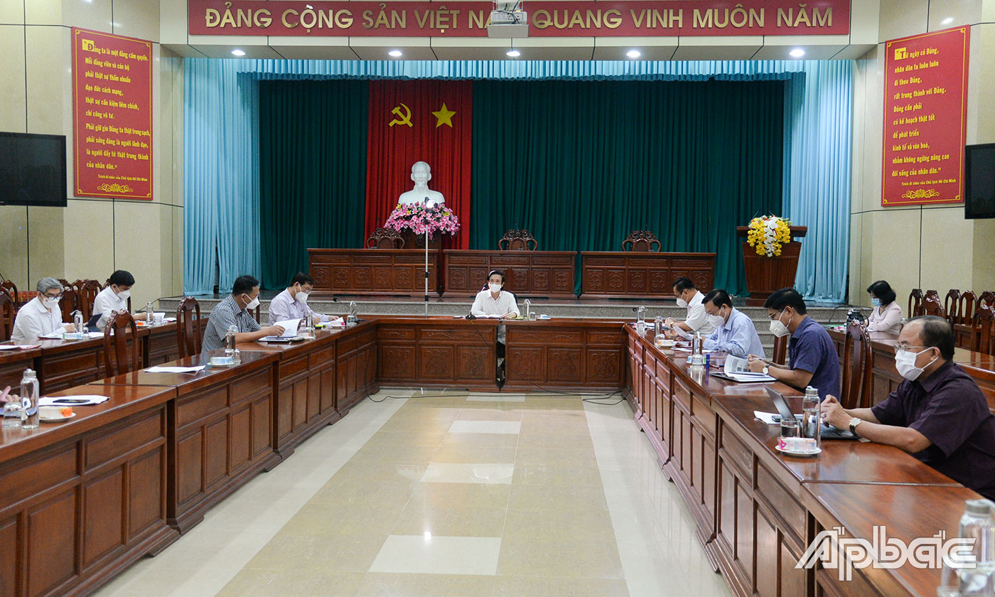 Quang cảnh cuộc họp.