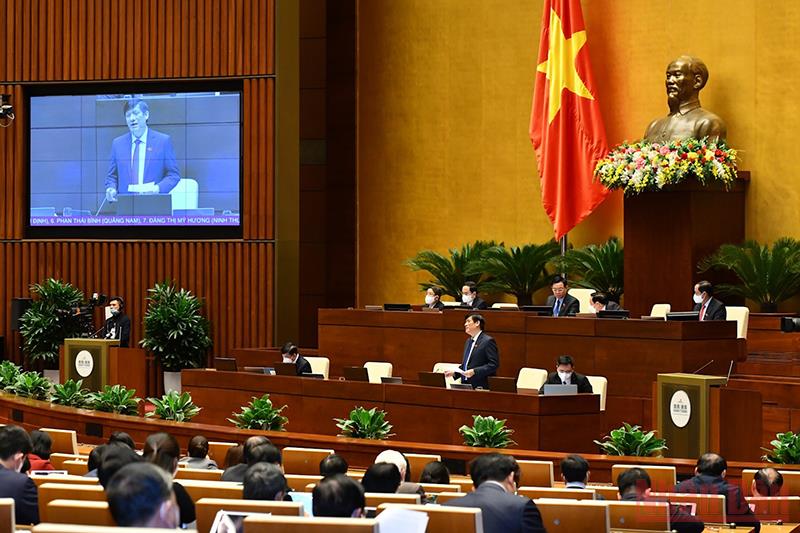 Quang cảnh phiên chất vấn về lĩnh vực y tế, sáng 10/11. Ảnh: LINH NGUYÊN 