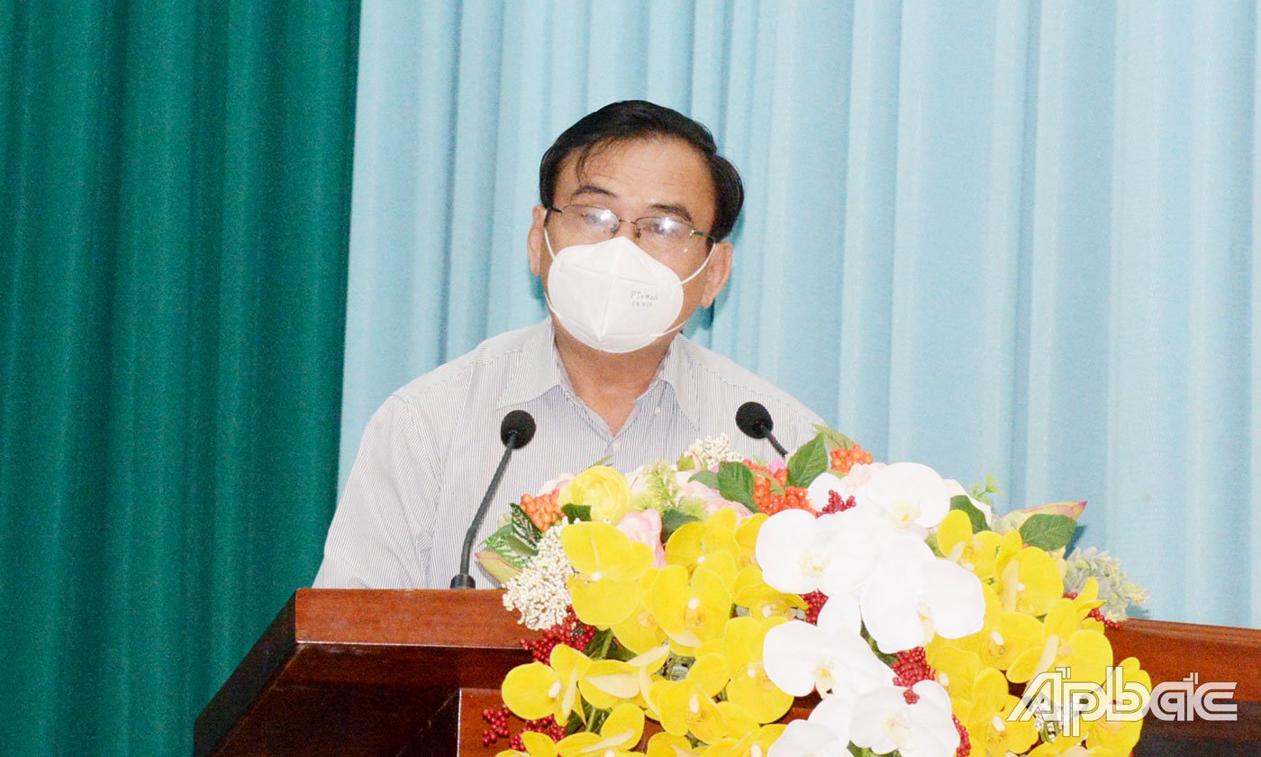 Đồng chí Võ Văn Bình chỉ đạo những nhiệm vụ cần thực hiện trong công tác xây dựng Đảng thời gian tới.