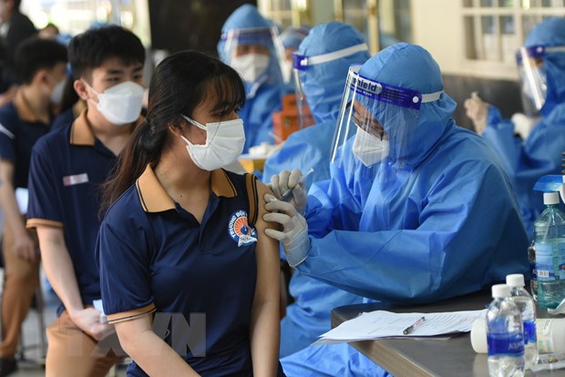 Đồng Nai tiêm vaccine phòng COVID-19 cho học sinh từ 15 đến 17 tuổi. (Ảnh: Công Phong/TTXVN)