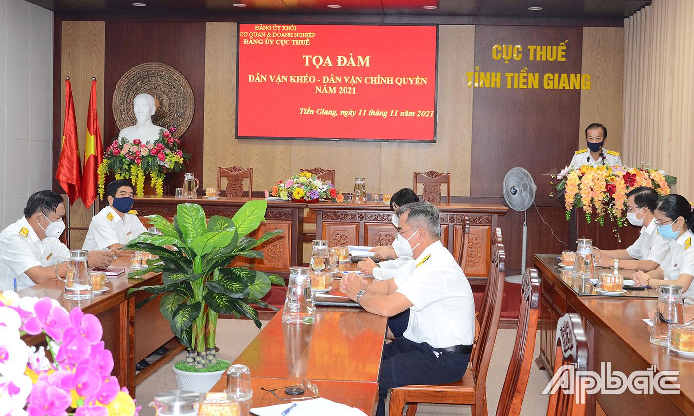 Đồng chí Cao Văn Tạo phát biểu tại buổi tọa đàm.