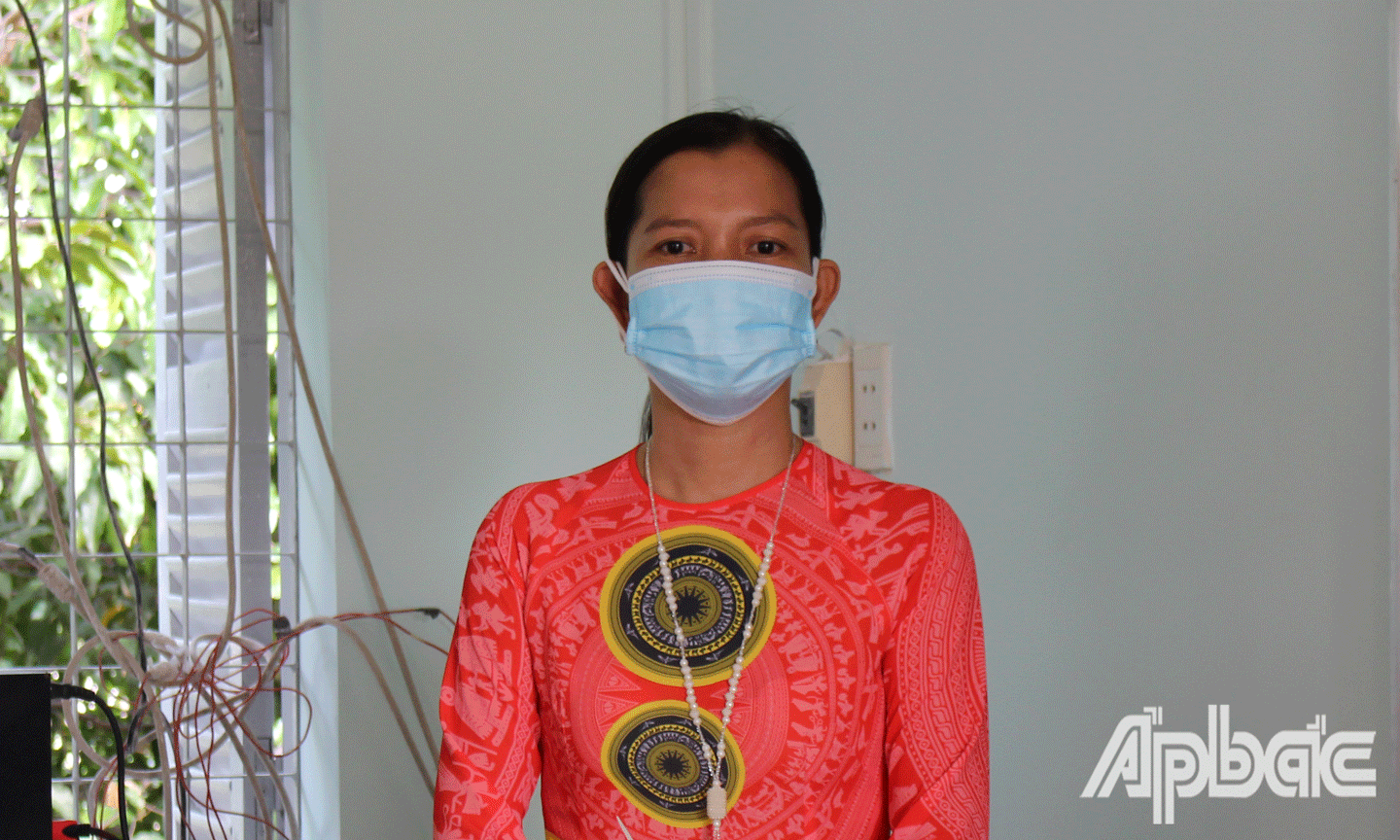 Cô Tô Thị Lan Hương, giáo viên Trường THCS Phú Đông. 