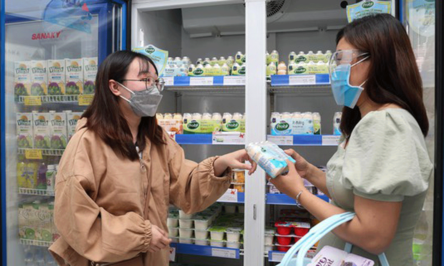 Một sản phẩm sữa trong nước được yêu chuộng và đã vươn xa sang thị trường Trung Quốc. Ảnh: HOÀNG HÙNG