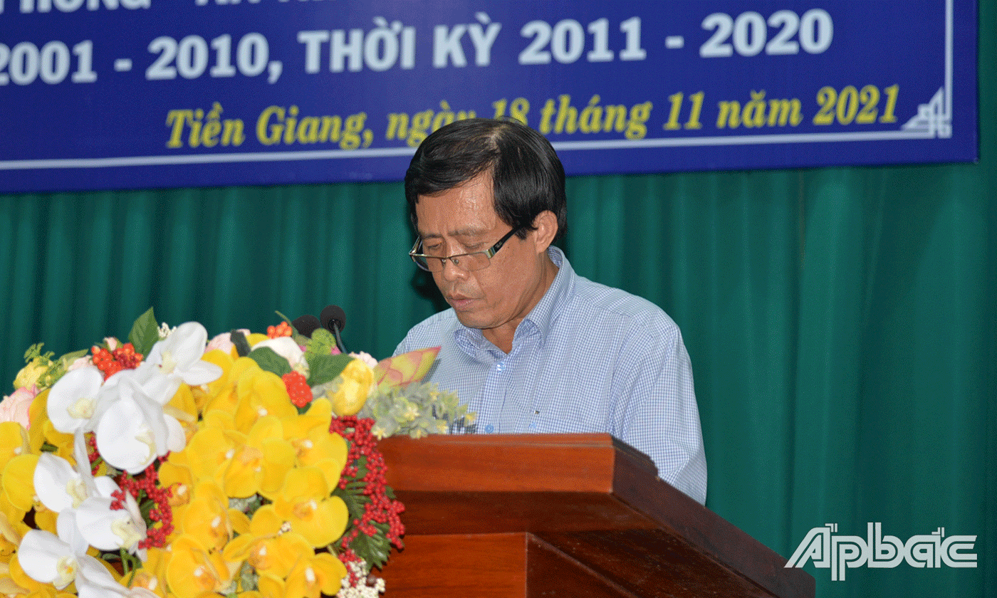 Lãnh đạo Sở Văn hóa, Thể thao và Du lịch phát biểu tham luận.