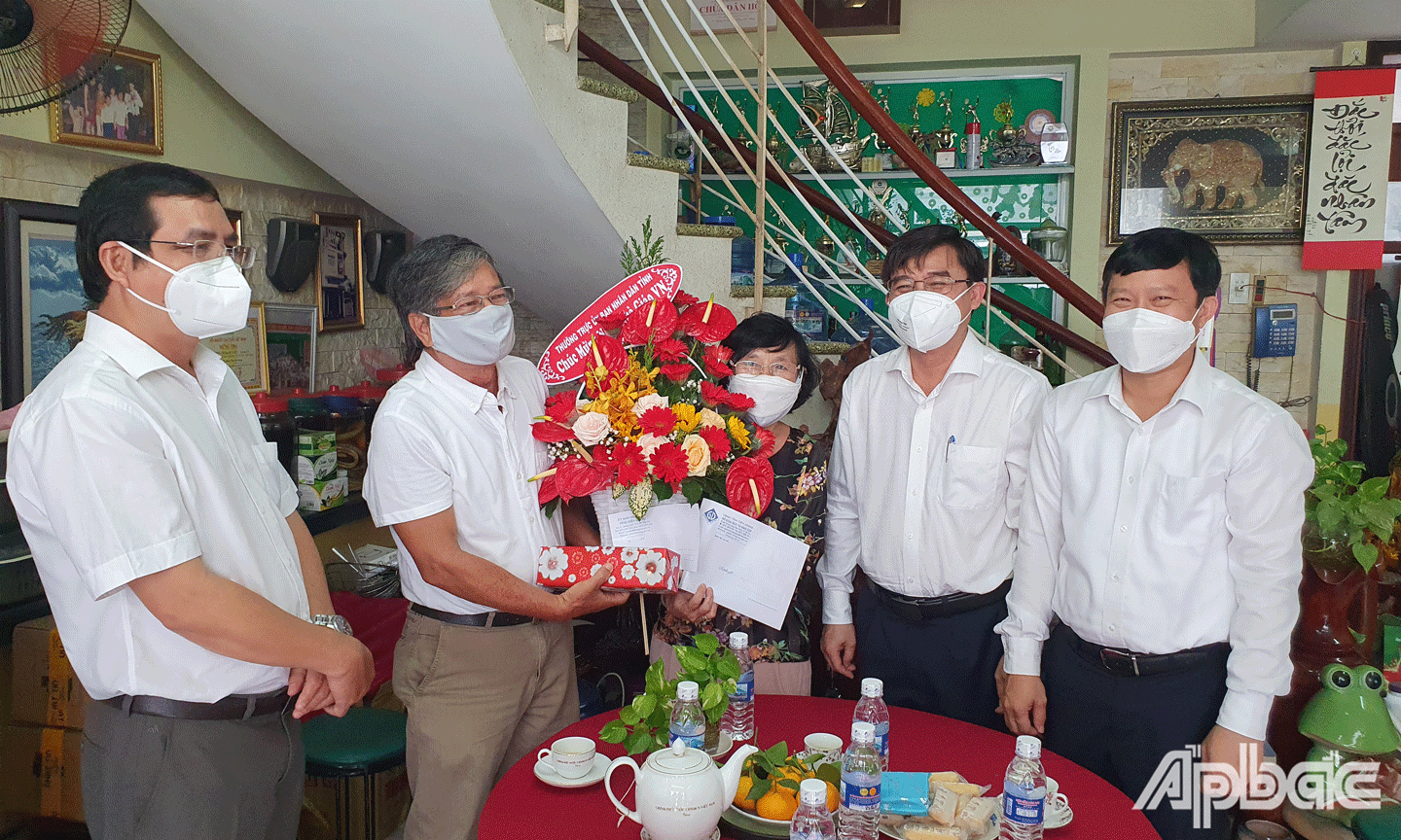 Lãnh đạo tỉnh, lãnh đạo ngành giáo dục thăm cô Đồng Thị Bạch Tuyết,  nguyên Giám đốc Sở GD-ĐT.