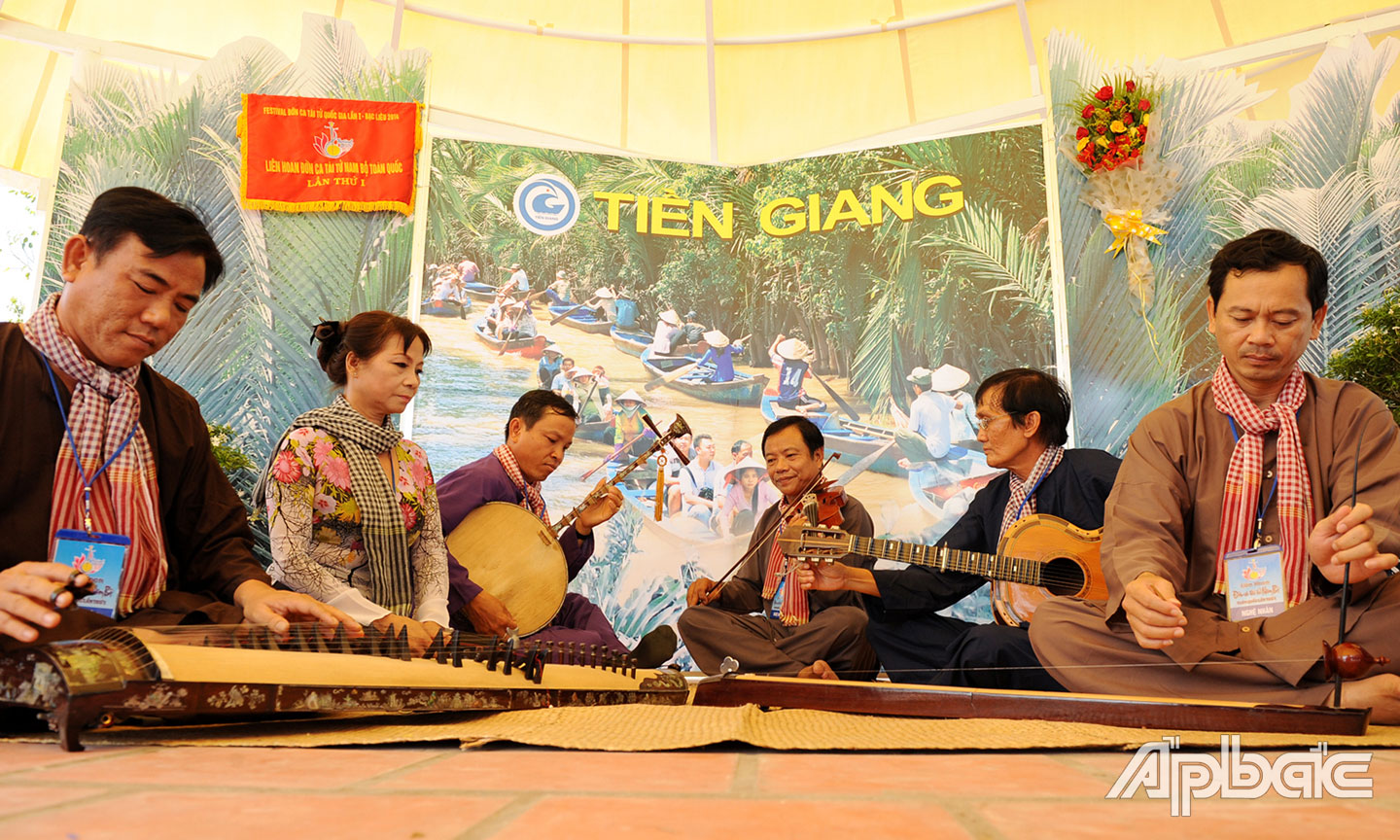 Tiền Giang là cái nôi của đờn ca tài tử, nghệ thuật cải lương - là những “tài nguyên văn hóa” quý giá và là sức mạnh nội sinh, thúc đẩy sự phát triển của tỉnh.                                                     Ảnh: HUỲNH NGỌT