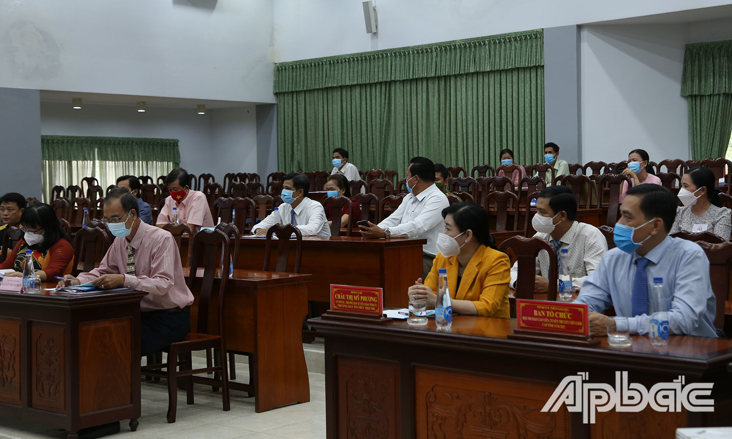 Các đại biểu về tham dự cuộc thi.
