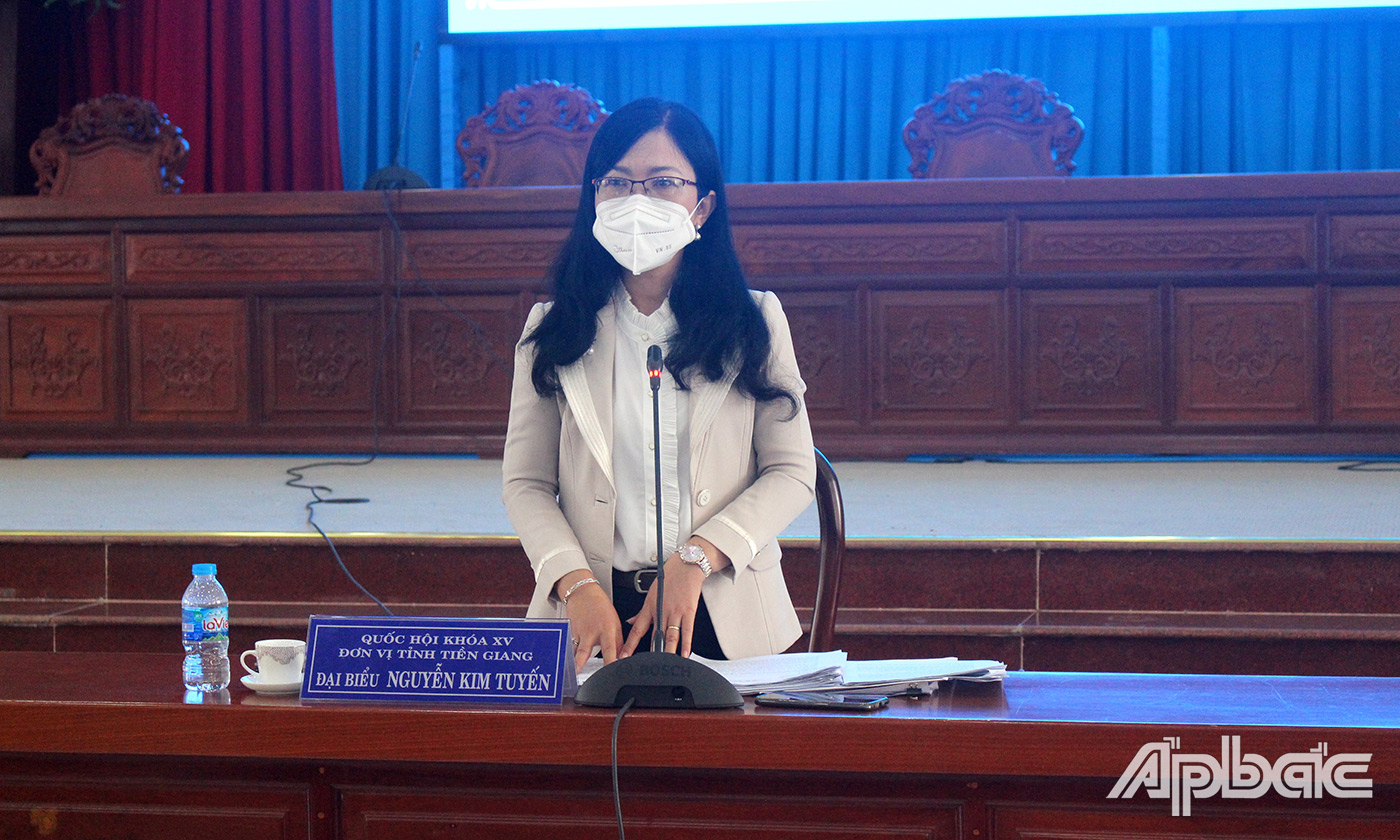 Đại biểu Nguyễn Kim Tuyến trả lời ý kiến cử tri