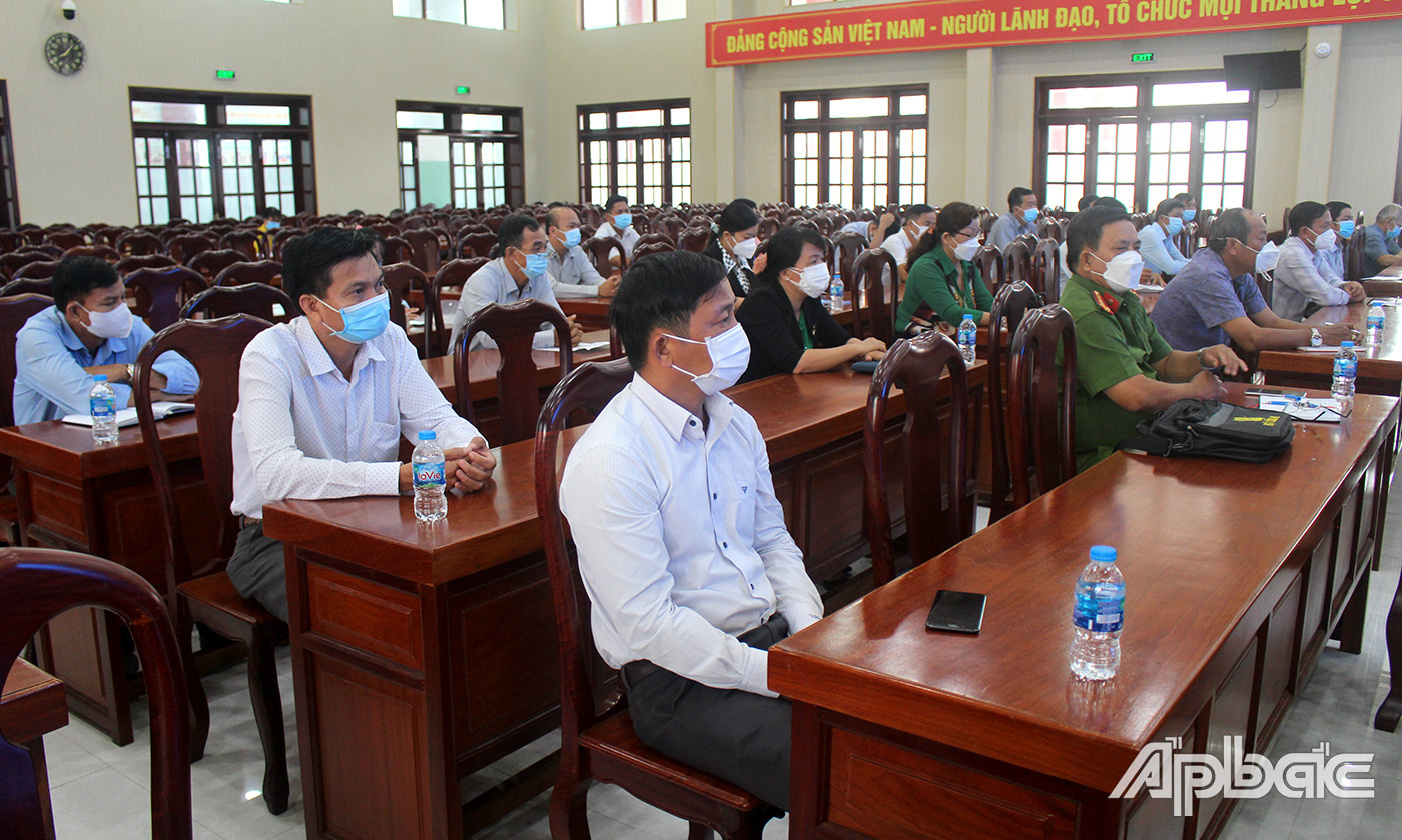 Quang cảnh buổi tiếp xúc