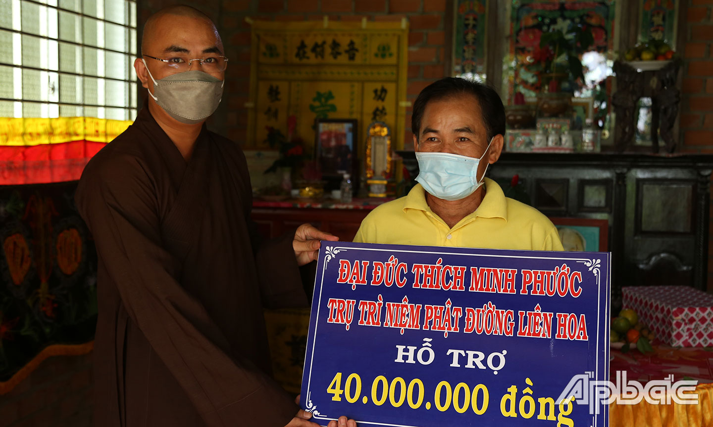  Niệm Phật đường Liên Hoa (Chợ Gạo) hỗ trợ 40 triệu đồng.
