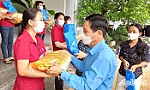 Trao tặng 400 Túi an sinh Công đoàn cho đoàn viên, người lao động