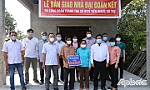 Bàn giao nhà đại đoàn kết