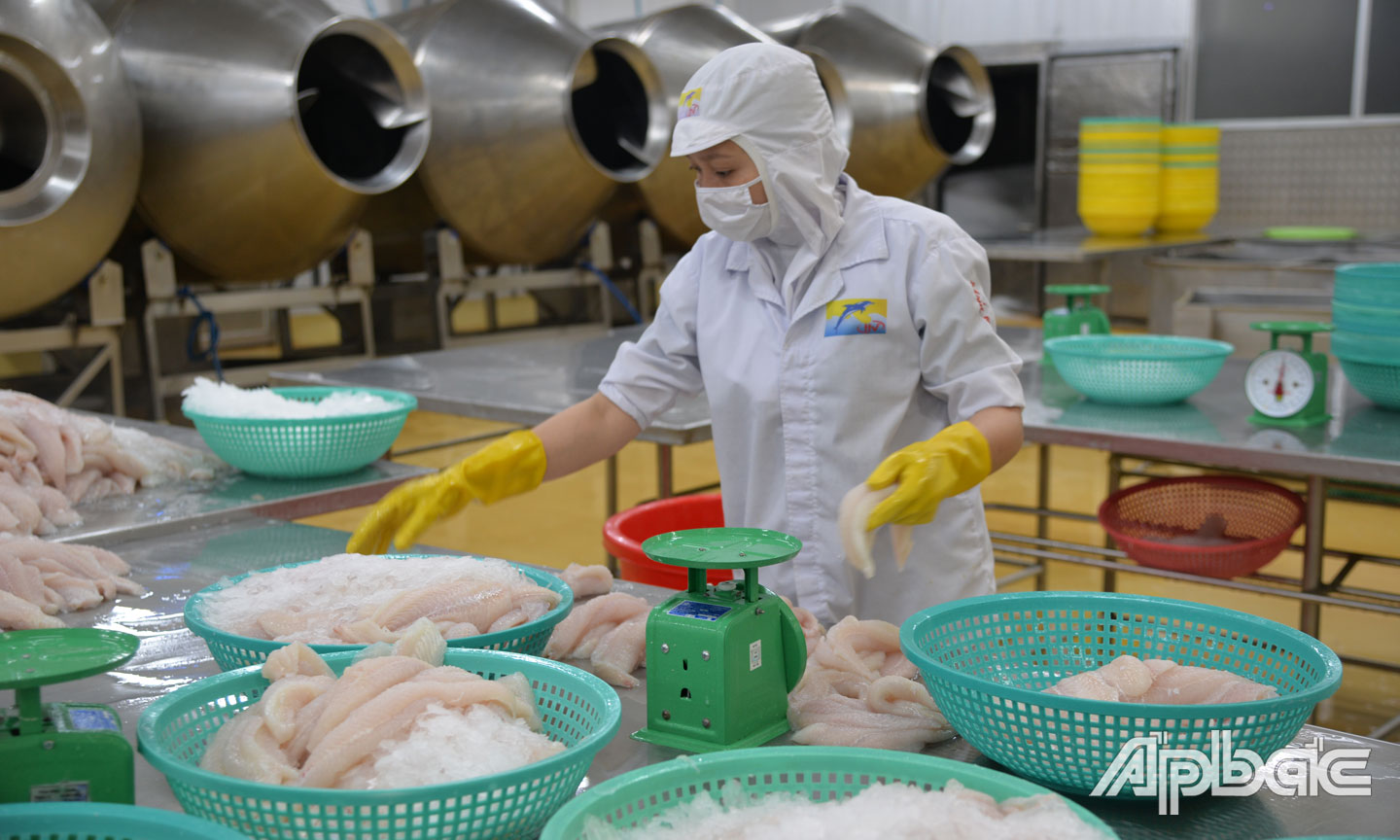  Diễn đàn Kinh tế Việt Nam 2021 đã đề ra nhiều giải pháp,  gói hỗ trợ  nhằm giúp DN sớm phục hồi  sản xuất không  “lỡ nhịp” xu thế phát triển  của thế giới.