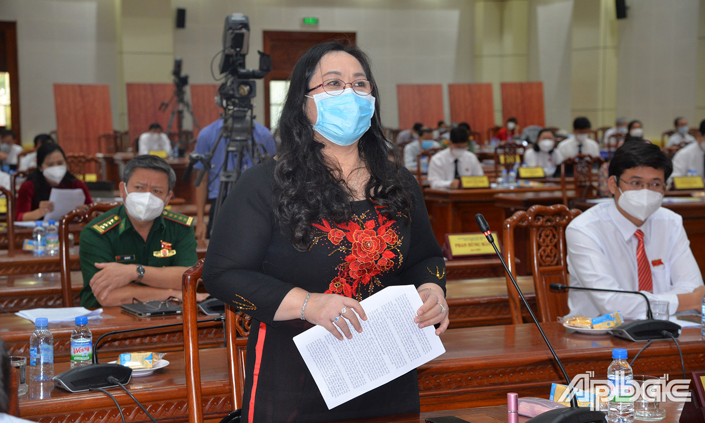Đại biểu Nguyễn Thị Tuyết Vân có ý kiến tại Phiên chất vấn