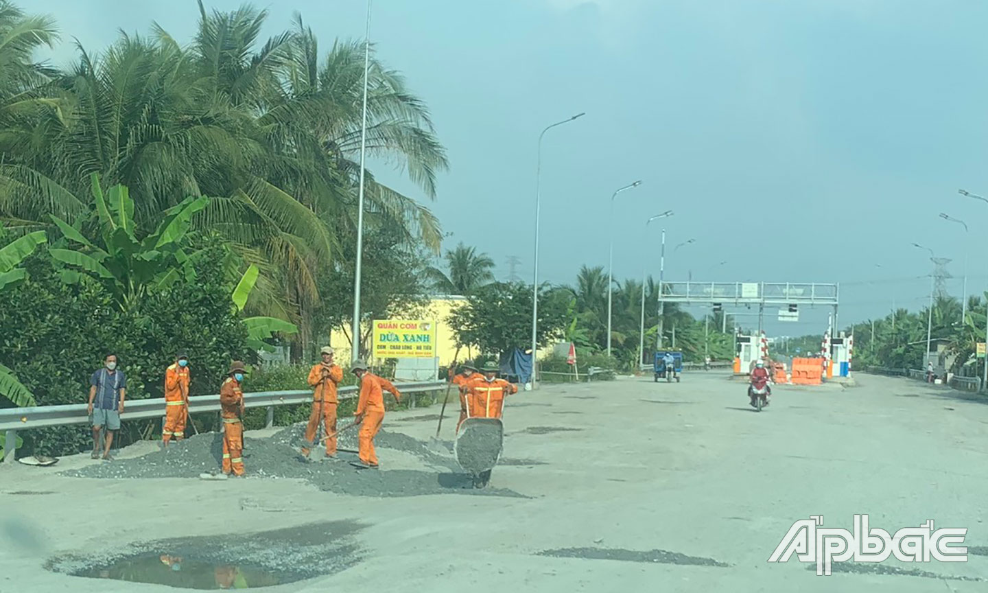 Khẩn trương thi công một số điểm mất ATGT trên tuyến tránh TX.Cai Lậy.