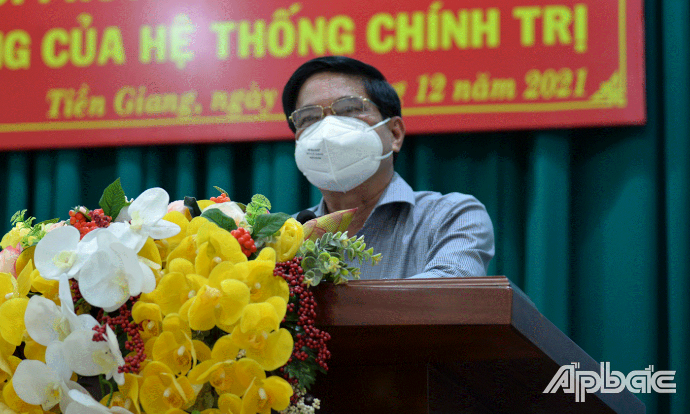 Trưởng Ban Tổ chức Tỉnh ủy Nguyễn Văn Nhã phát biểu gợi ý thảo luận.