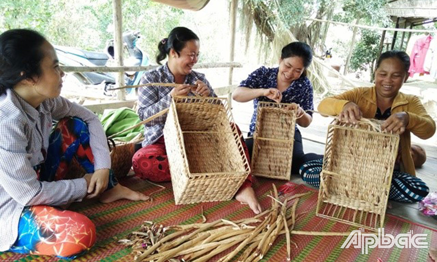 Tạo nghề lao động nông thôn đã cải thiện đời sống cho người dân.