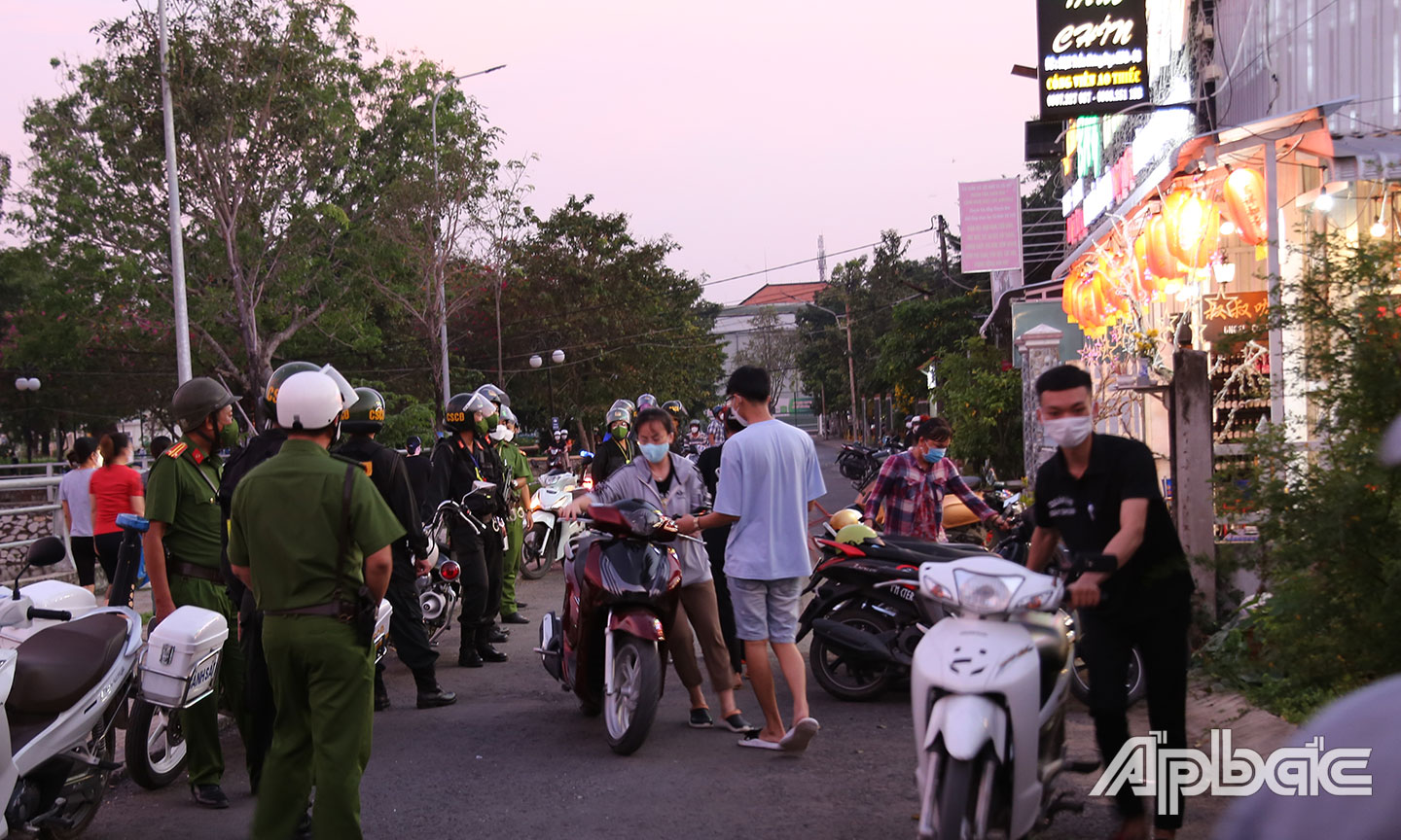 Lấn chiếm hành lang ATGT trên địa bàn TX.Gò Công.