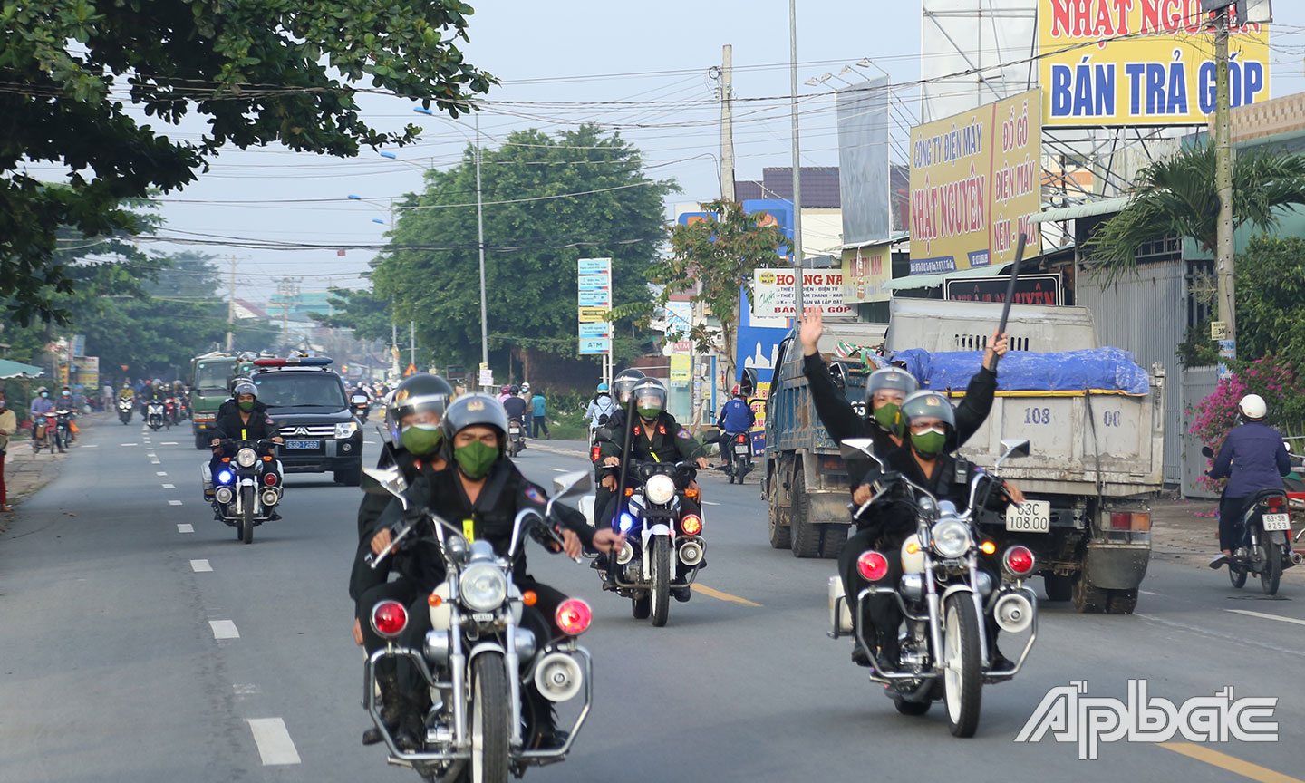 Lực lượng CSCĐ ra quân tuần tra về các huyện, thị.