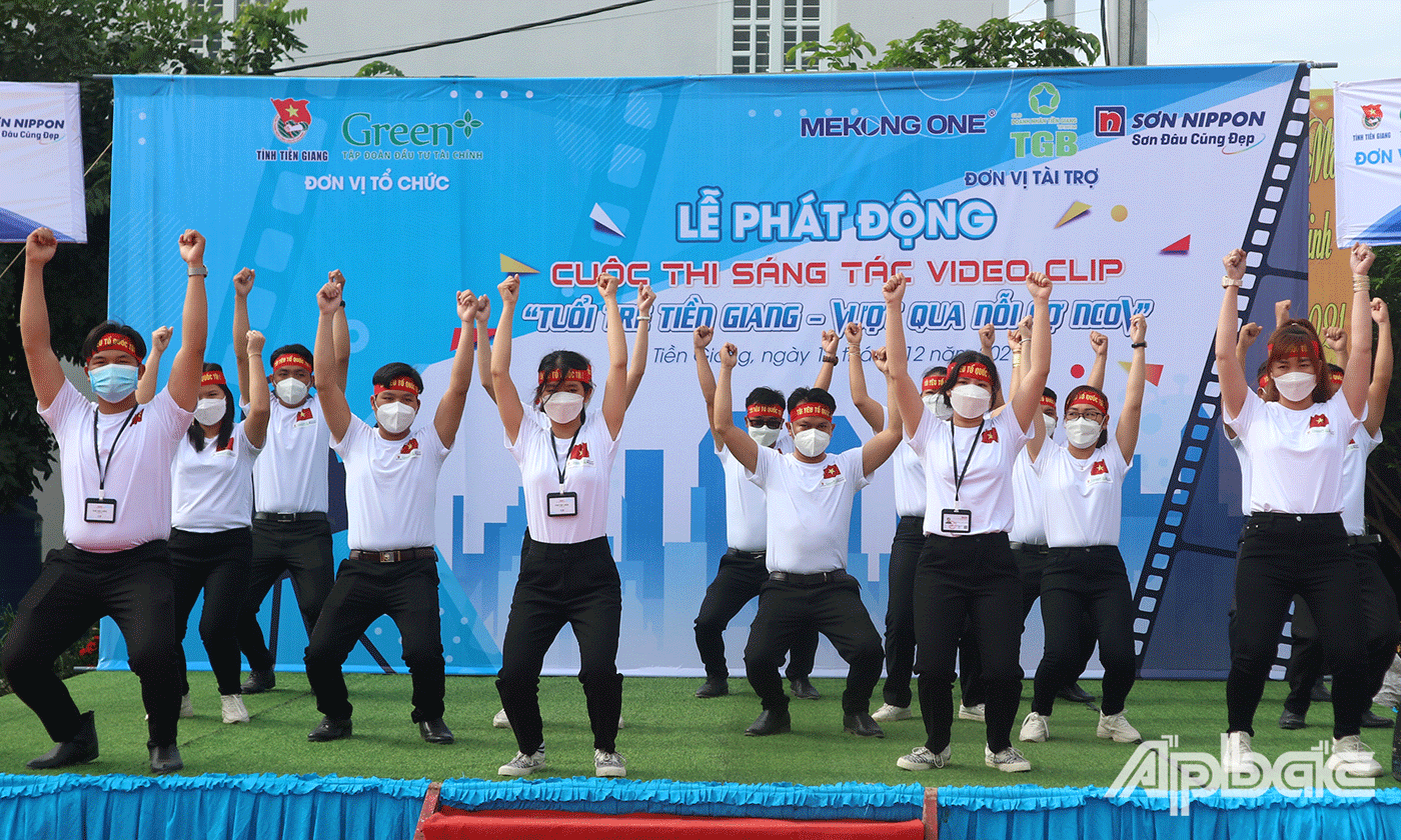 các tiết mục đồng diễn của đoàn viên, thanh niên