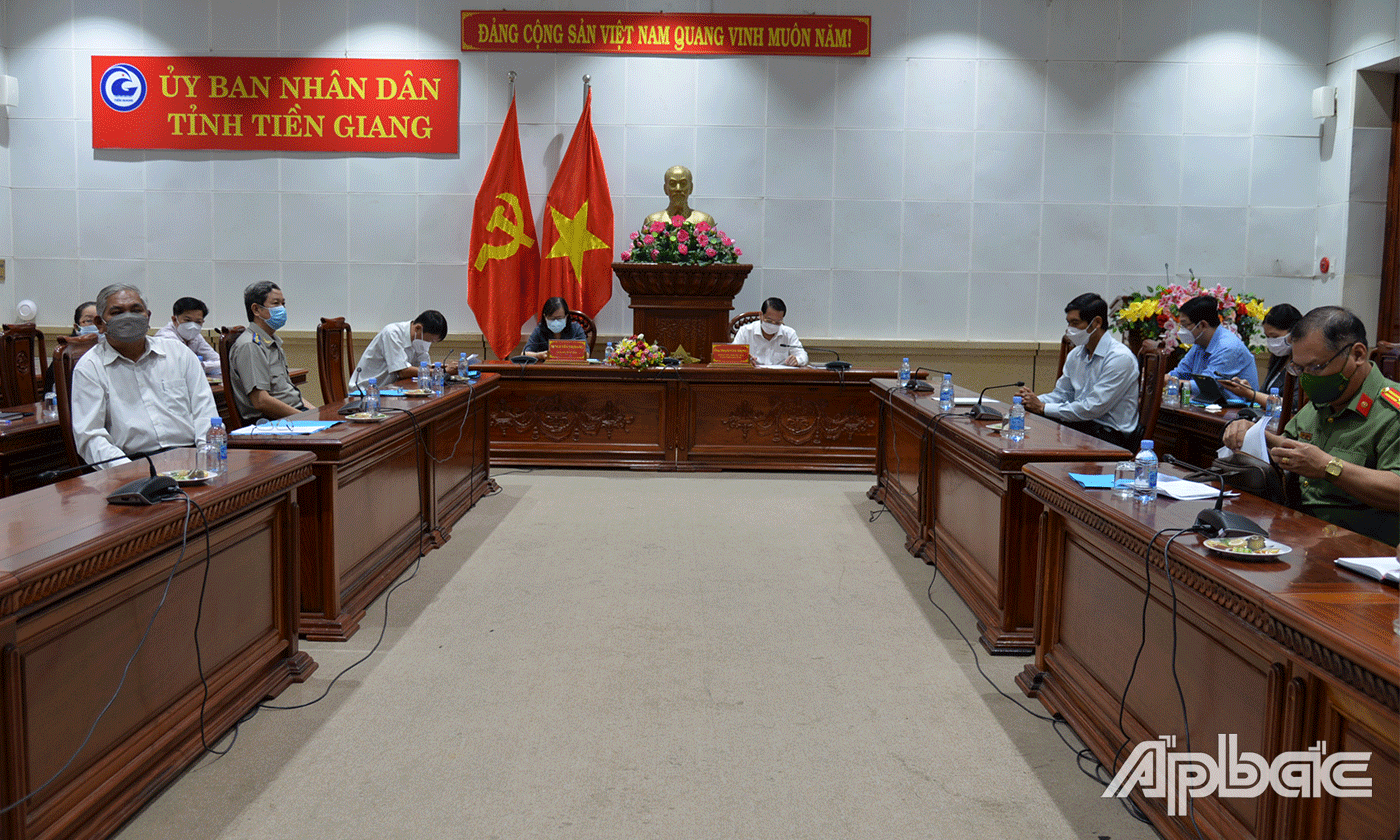 Tại điểm cầu Tiền Giang.