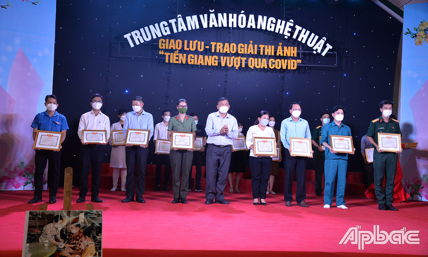 BTC trao giải nhất cho các đội