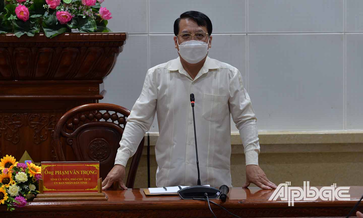 Đồng chí Phạm Băn Trọng phát biểu tại cuộc họp.