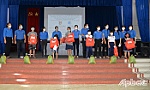 Trao áo ấm và nhu yếu phẩm cho 35 học sinh có hoàn cảnh khó khăn