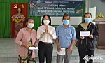 Ngân hàng BIDV chi nhánh Mỹ Tho trao 250 phần quà tết cho hộ nghèo