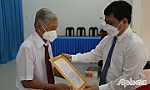 Trao tặng Huy hiệu Đảng đợt 3-2 tại TX. Cai Lậy.