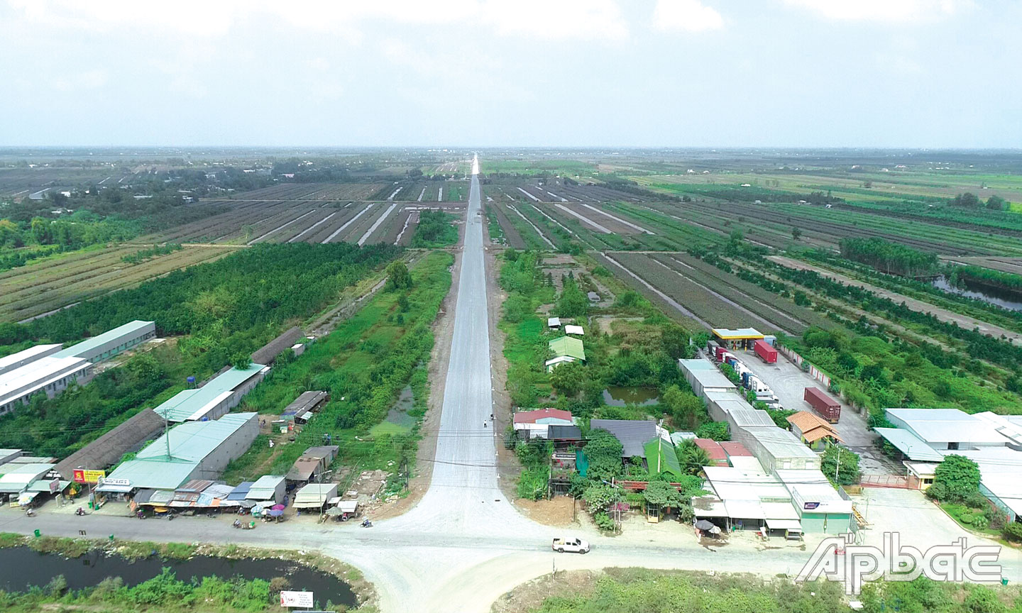 Đường tỉnh 878 đấu nối với cầu Nguyễn Văn Tiếp kết nối đường tỉnh 865 thúc đẩy phát triển vùng phía Tây huyện Tân Phước.