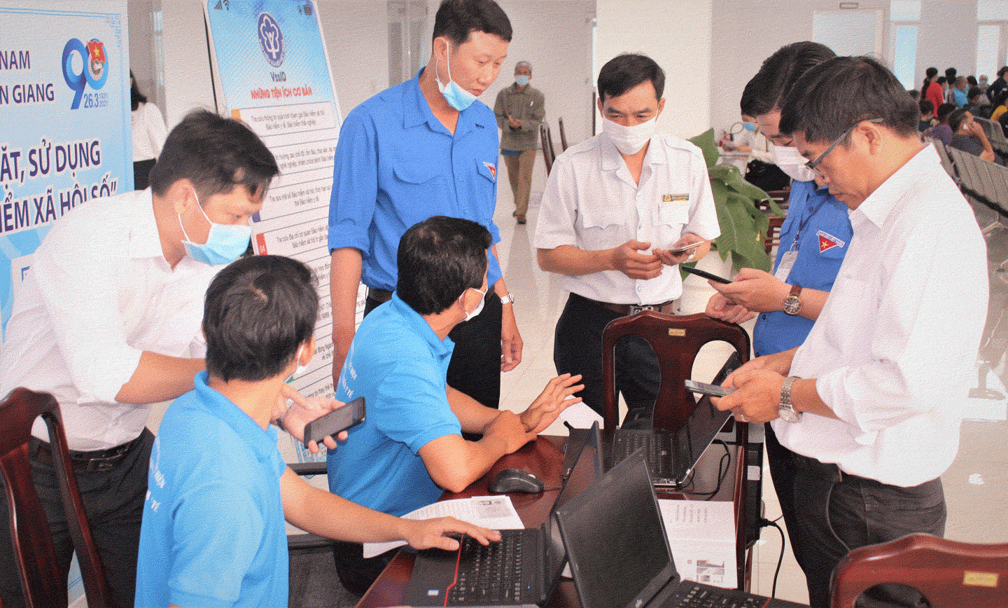 Điểm cài đặt ứng dụng “VssID - BHXH số “ tại Trung tâm Hành chính công tỉnh.