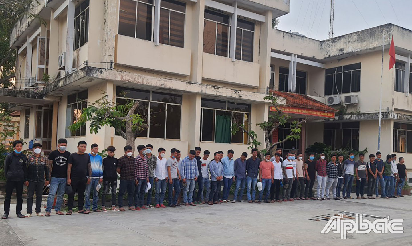 Trên 30 đối tượng đang bị cơ quan công an huyện làm việc sau vụ tụ tập chuẩn bị thanh toán.