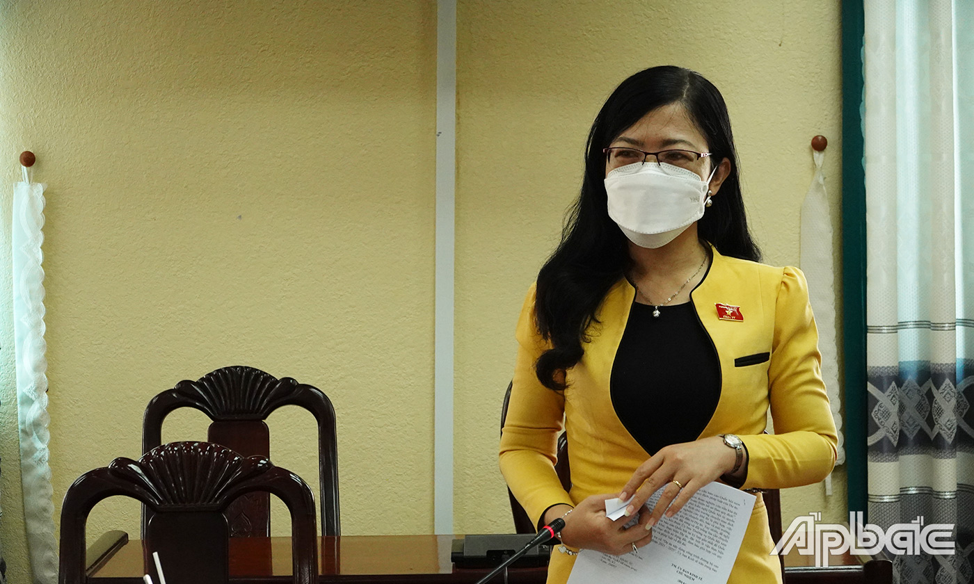 Đại biểu Nguyễn Kim tuyến phát biểu tại buổi thảo luận tổ